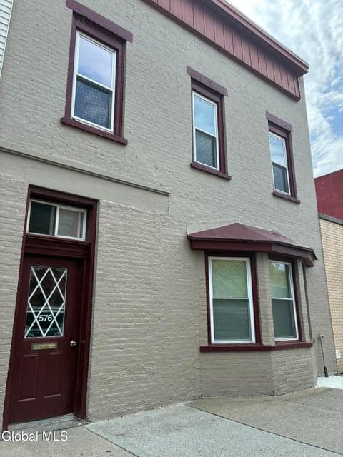 576 2nd Avenue, photo 2