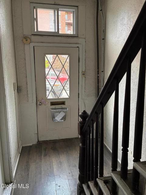 576 2nd Avenue, photo 3