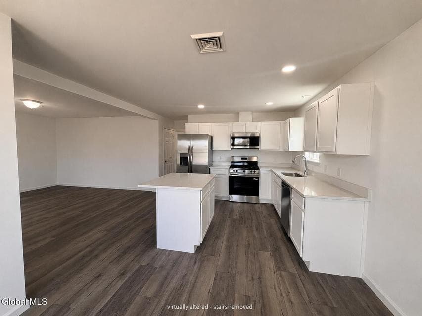 146 Michael Drive, photo 4