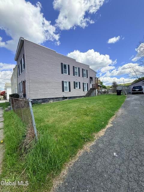 786 1st Avenue, photo 3