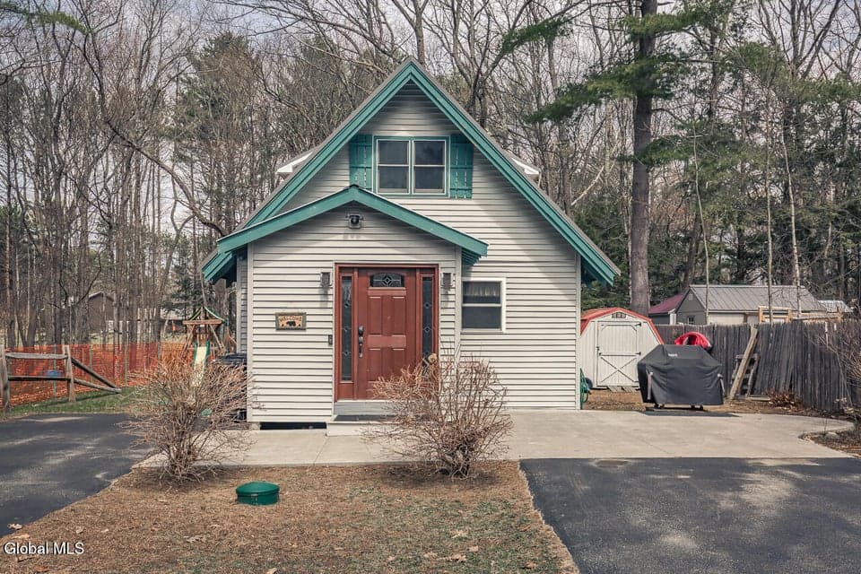 143 Lakeview Avenue, photo 1
