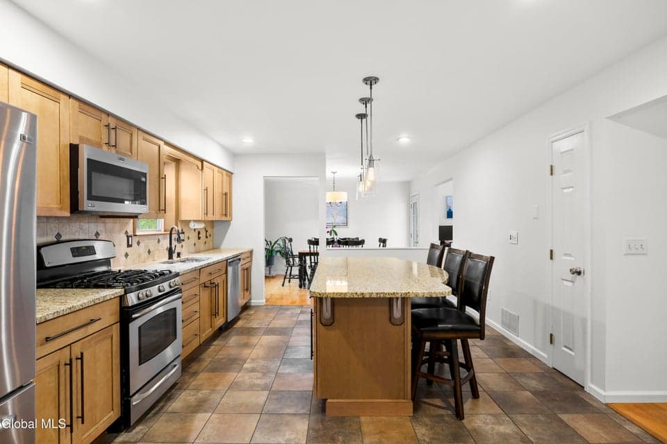 13 Tamian Pass, Malta, NY 12019, photo 4