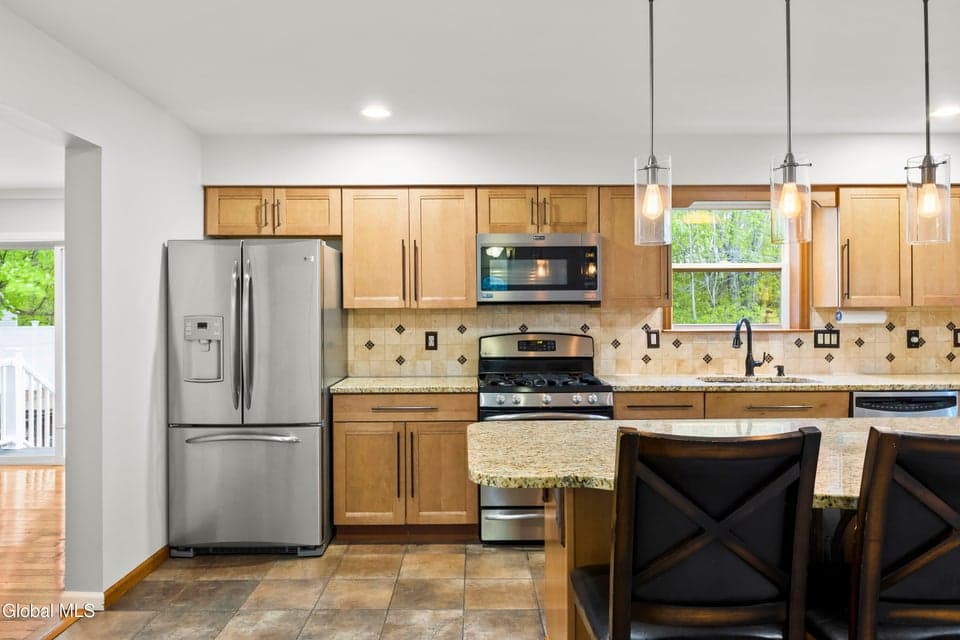 13 Tamian Pass, Malta, NY 12019, photo 2