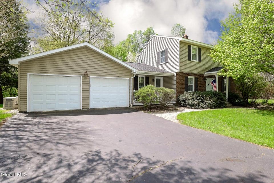 9 Patroon Place, Bethlehem, NY 12077