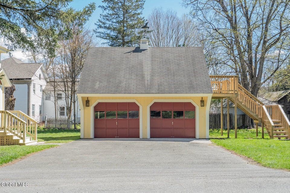93 W Main Street, photo 2