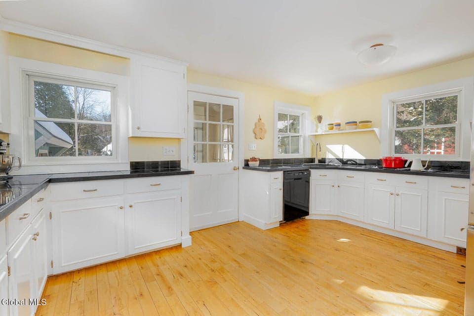 93 W Main Street, photo 5