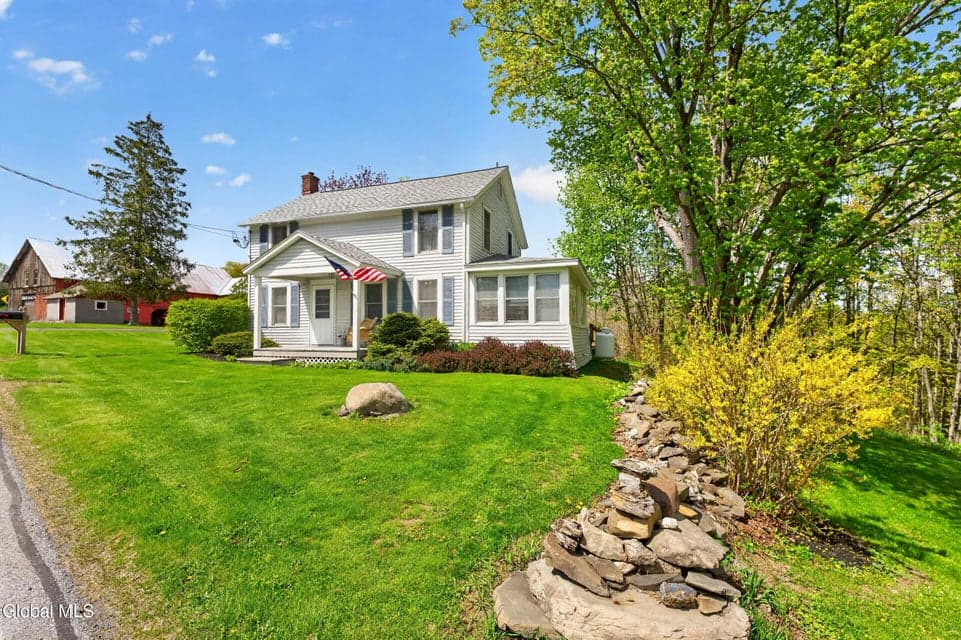 220 County Route 401, photo 1