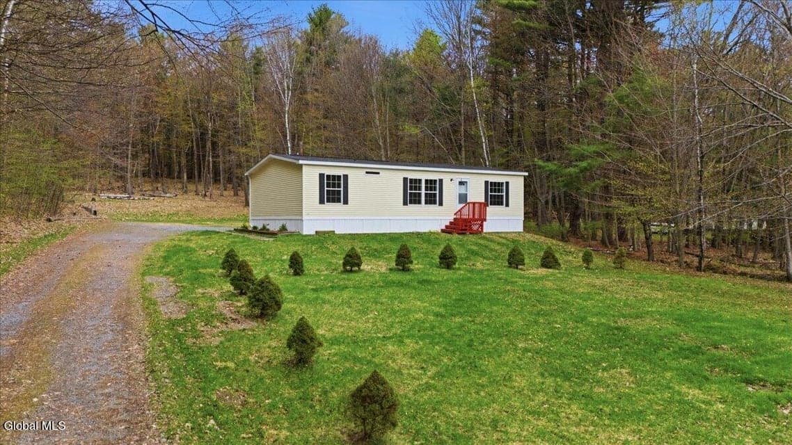 33 Barney Road, Greenfield, NY 12833