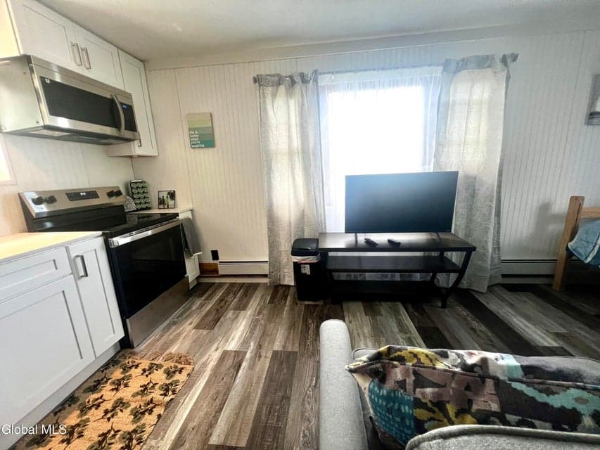 1457 New York 30, photo 3