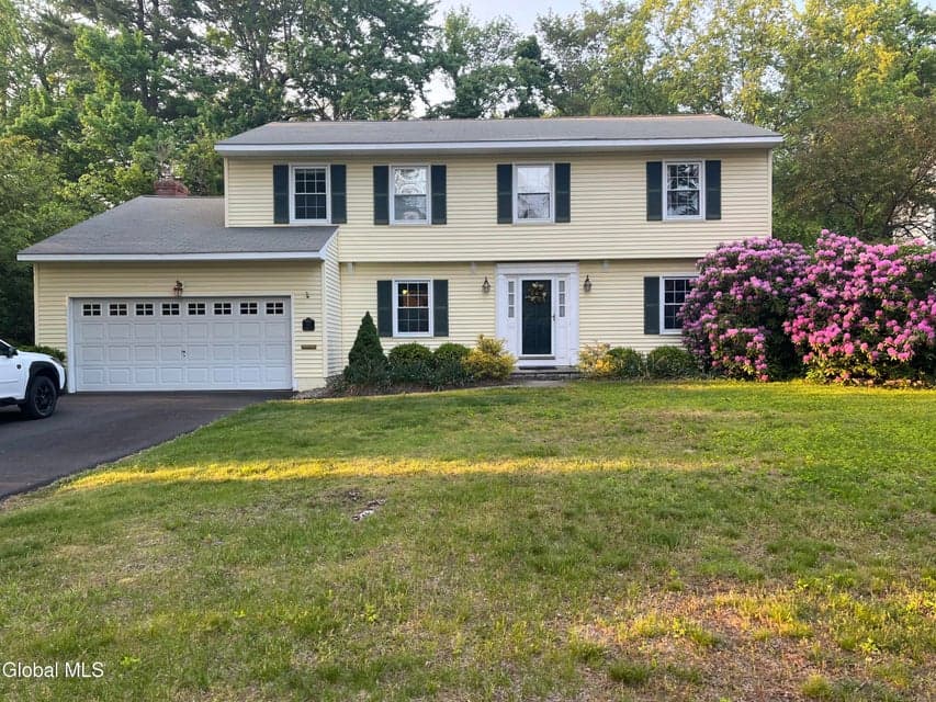 33 Fairway Avenue ********