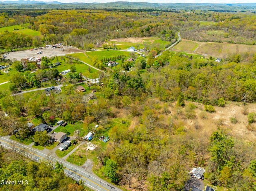 983 River Road, photo 3