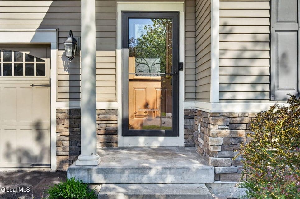 17 Mahogany Drive, photo 3