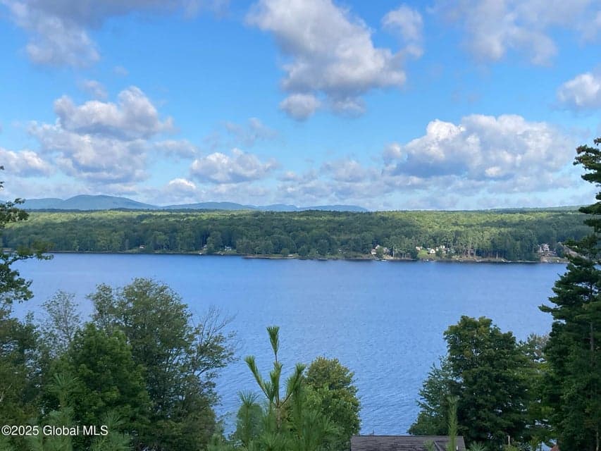 2 Wills Way, Edinburg, NY