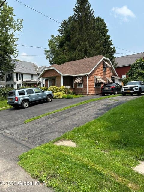 8 Maple Avenue, photo 2