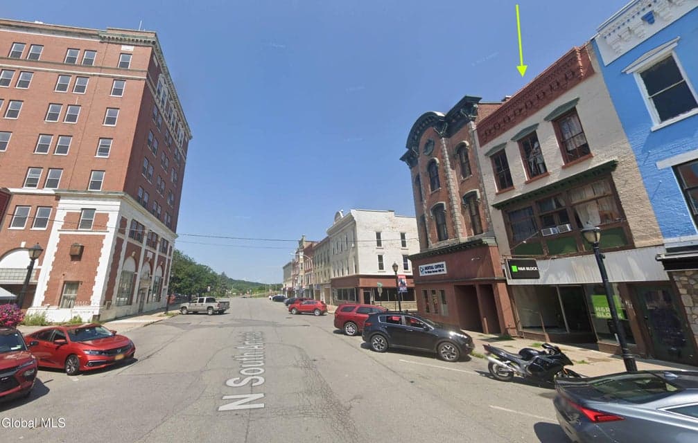 36 Main Street, photo 3