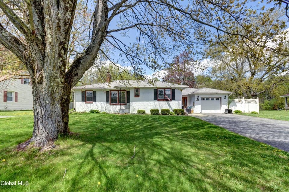 209 County Highway 107, photo 1