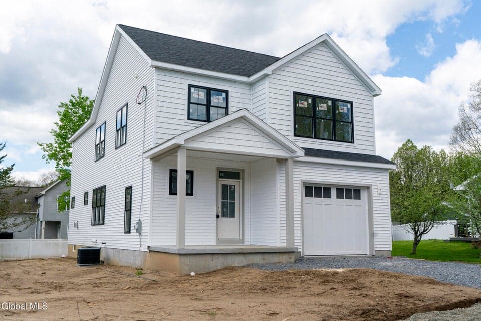 37 Newton Avenue, photo 1