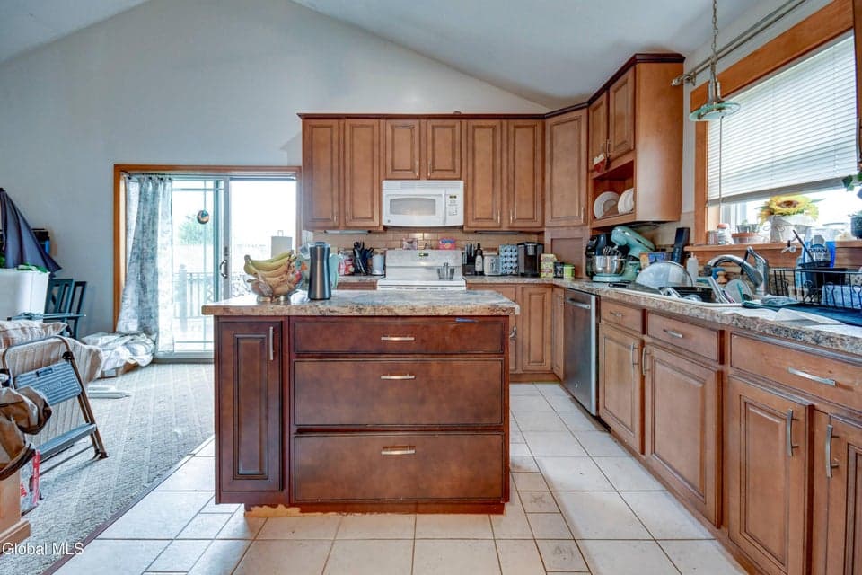 31 Walnut Avenue, Johnstown, NY 12095, photo 3
