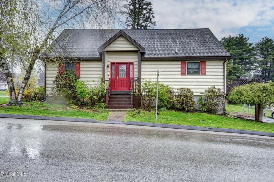 31 Walnut Avenue, Johnstown, NY 12095, photo 1