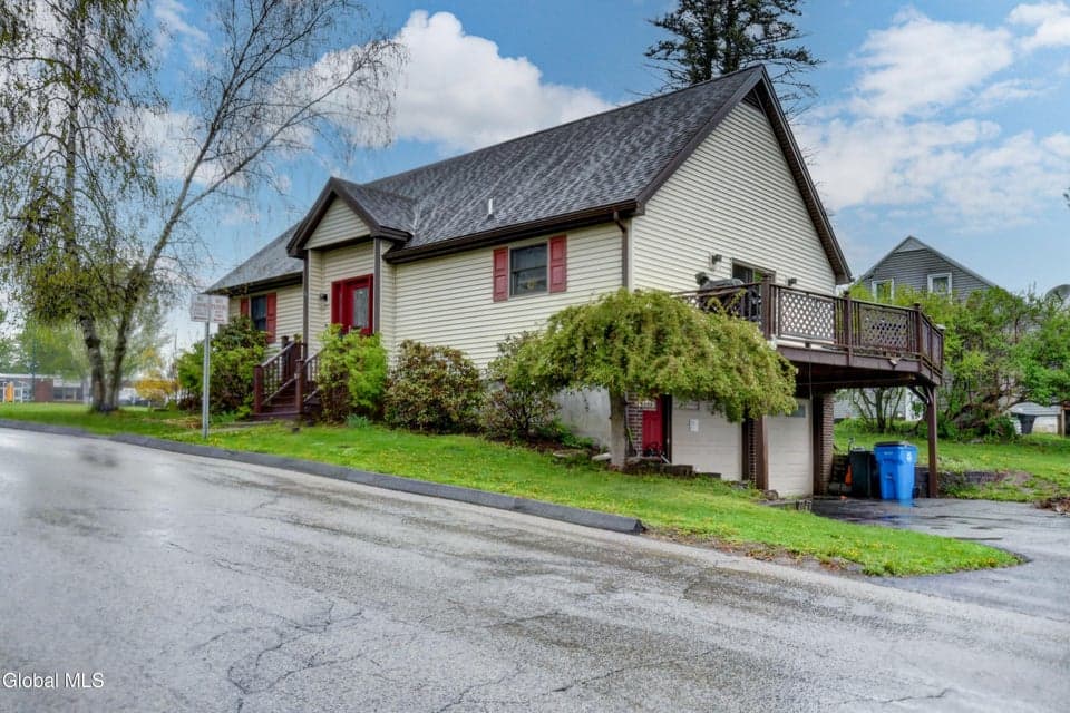 31 Walnut Avenue, Johnstown, NY 12095, photo 2