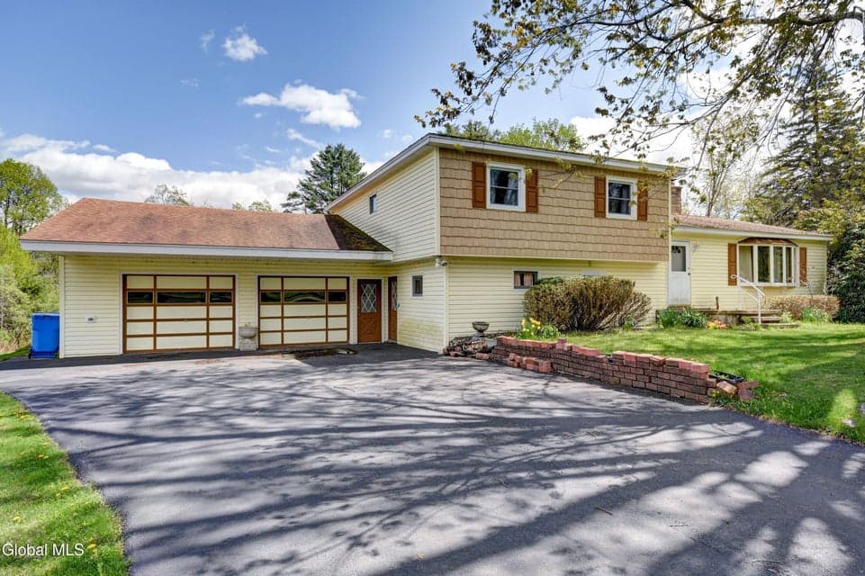 905 Midline Road, photo 1
