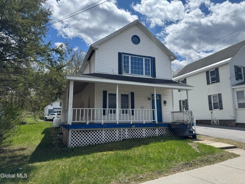 211 Maple Street, photo 1