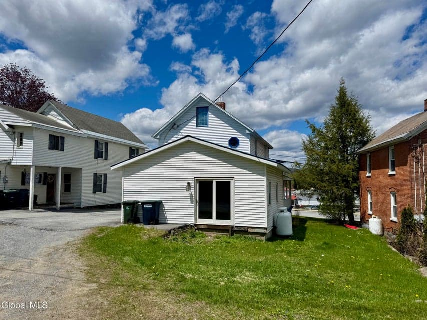 211 Maple Street, photo 3