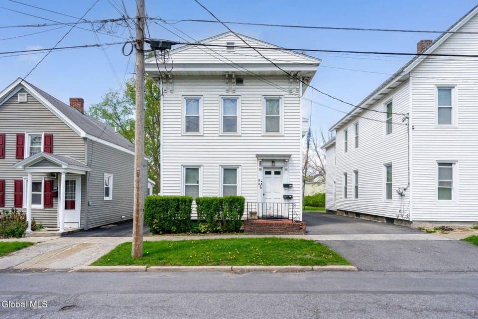 319 W Clinton Street, photo 3