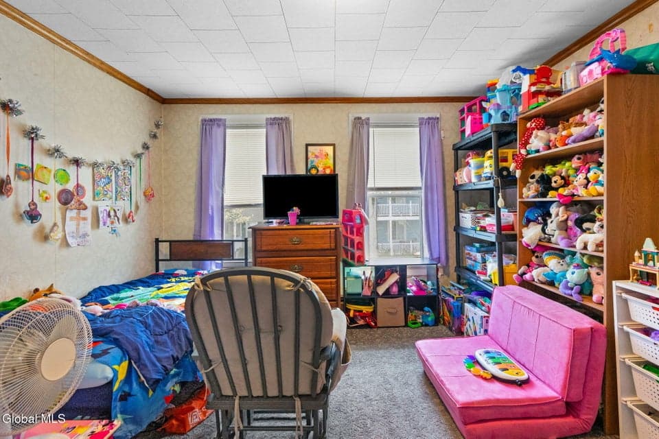 319 W Clinton Street, photo 4