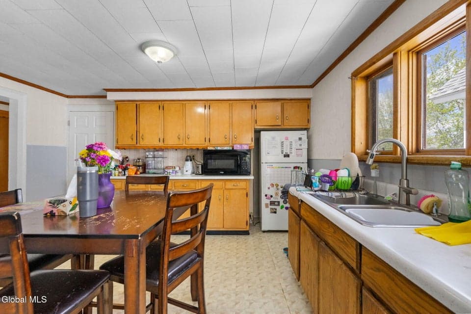 319 W Clinton Street, photo 5