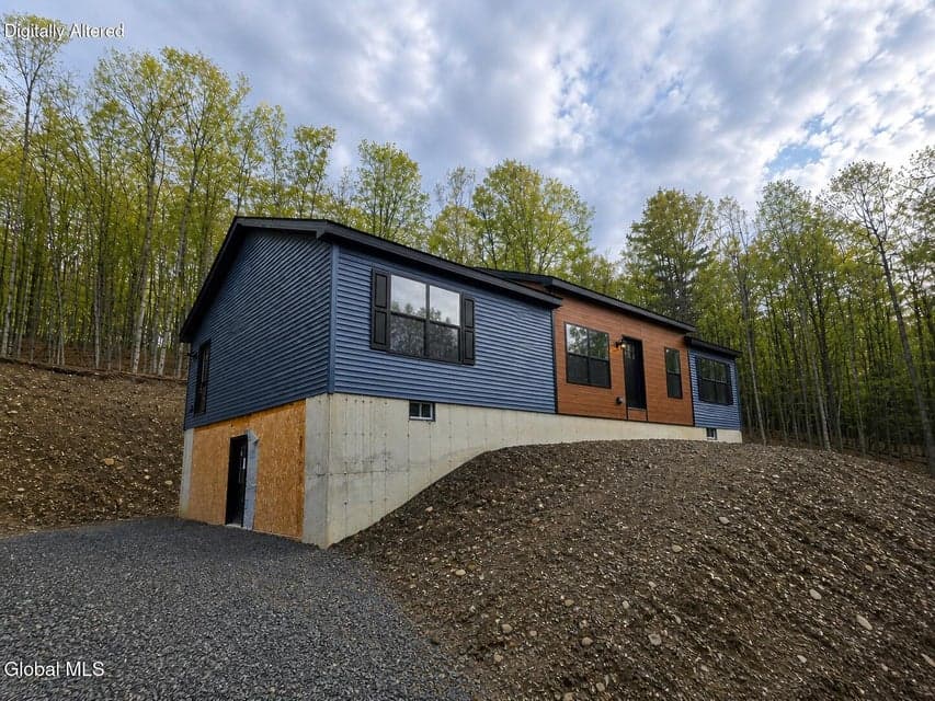727 Irish Hill Road, photo 1