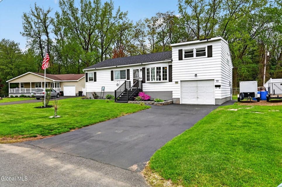 73 Bridle Path, Albany, NY 12205