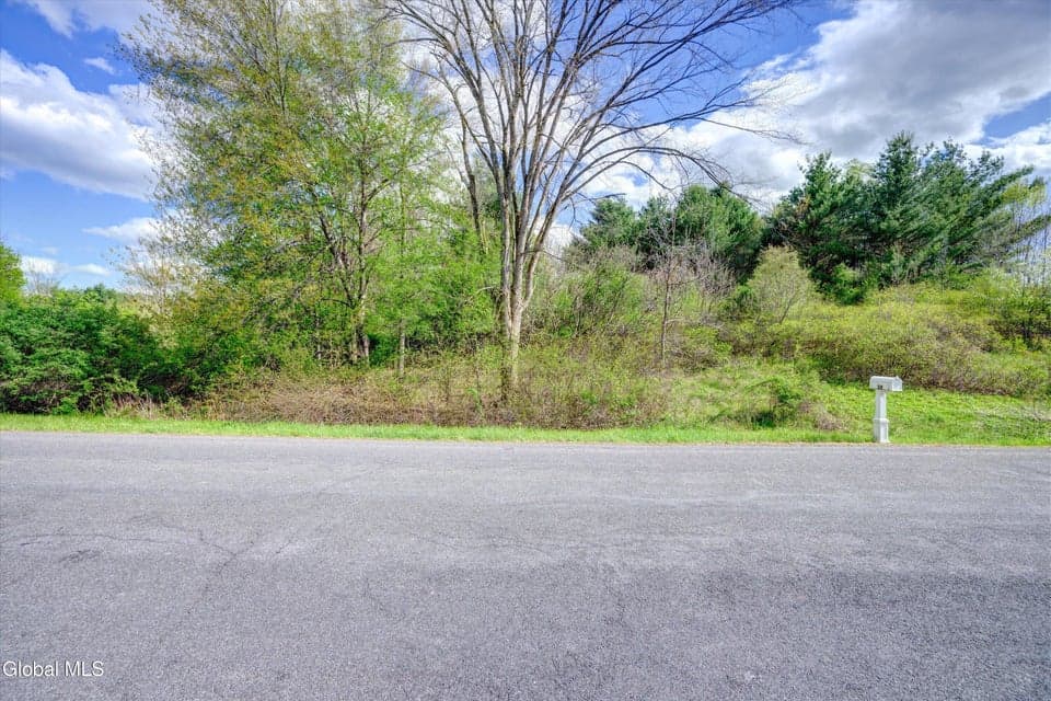 L37.4 Burden Lake Road, photo 1