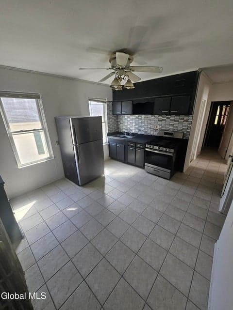 8 Lomasney Avenue, photo 3