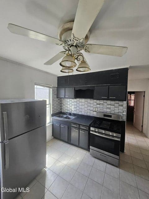 8 Lomasney Avenue, photo 5