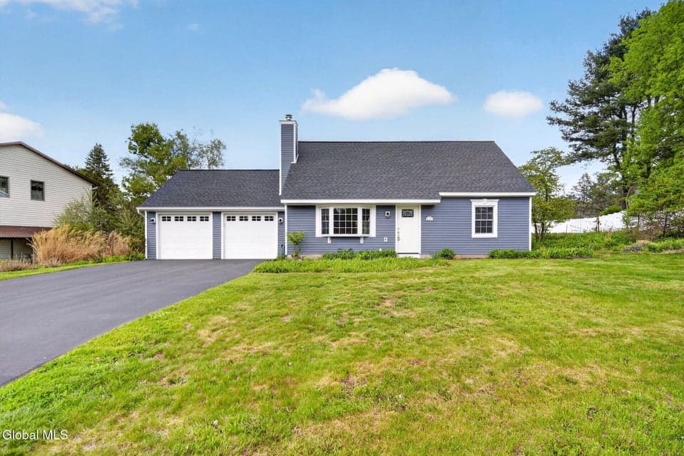 16 Leonard Drive, Colonie, NY 12309, photo 1