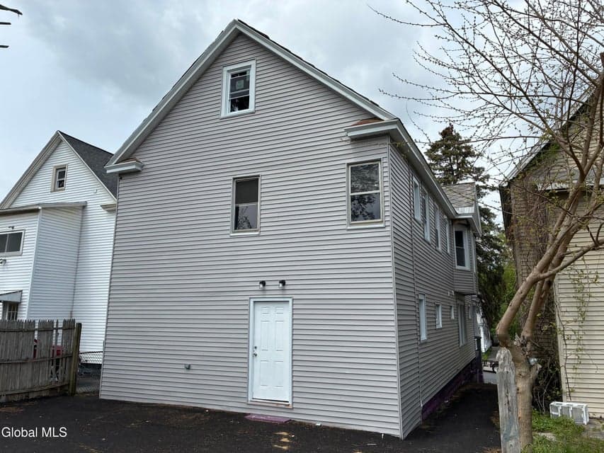 1027 2nd Avenue, photo 3