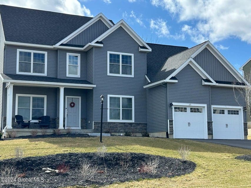 27 Sally Street, Halfmoon, NY 12118