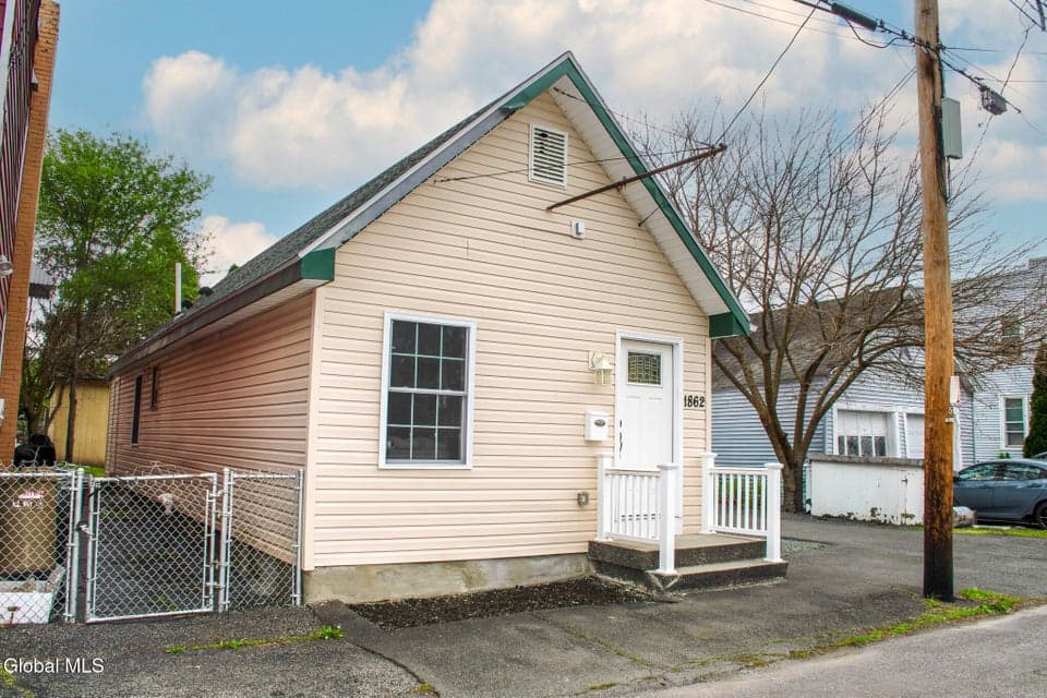 1862 8th Avenue, photo 2