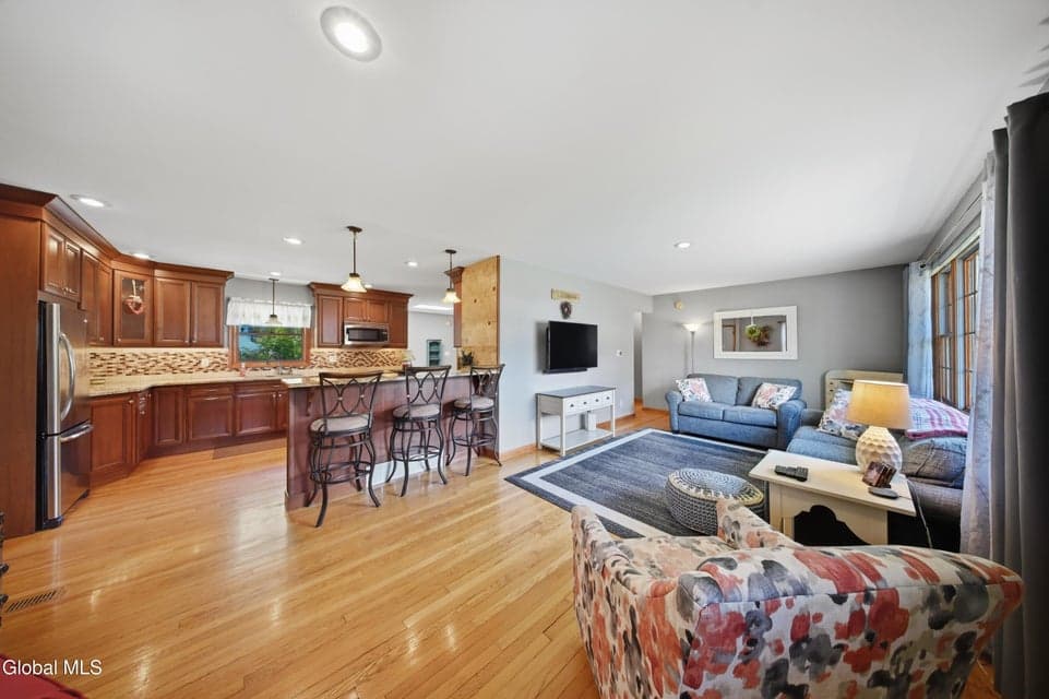 15 Homestead Drive, Colonie, NY 12110, photo 3