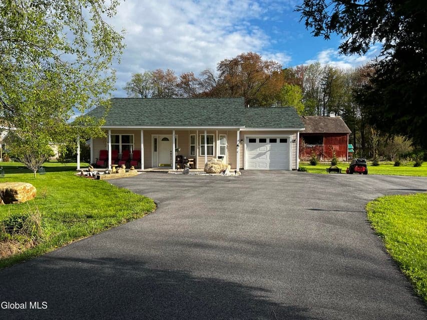 104 Cronin Road, Queensbury, NY 12804