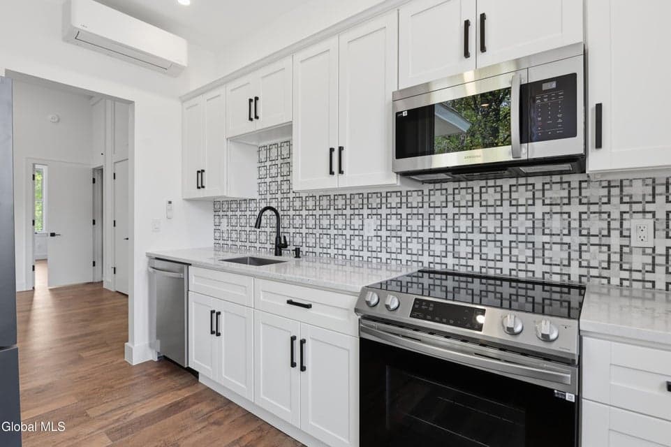 66 Horicon Avenue, 2W, Bolton, NY 12814, photo 5