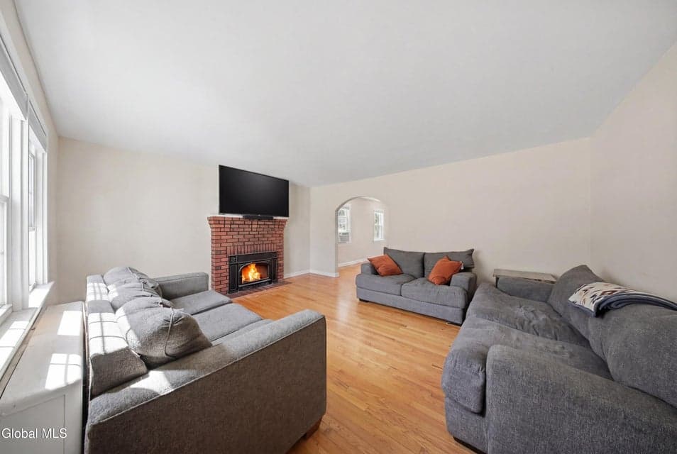 508 Bloomingrove Drive, North Greenbush, NY 12144, photo 3