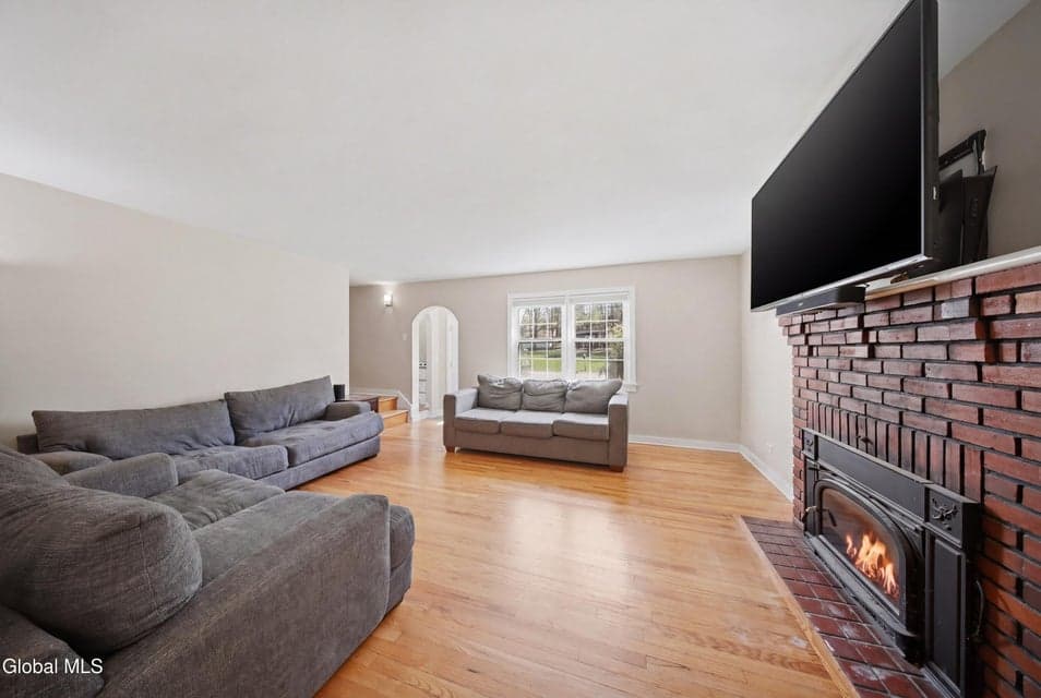 508 Bloomingrove Drive, North Greenbush, NY 12144, photo 4