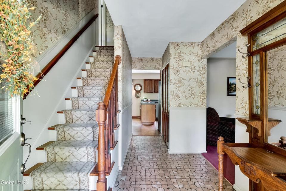 24 Huntwood Drive, Clifton Park, NY 12065, photo 4