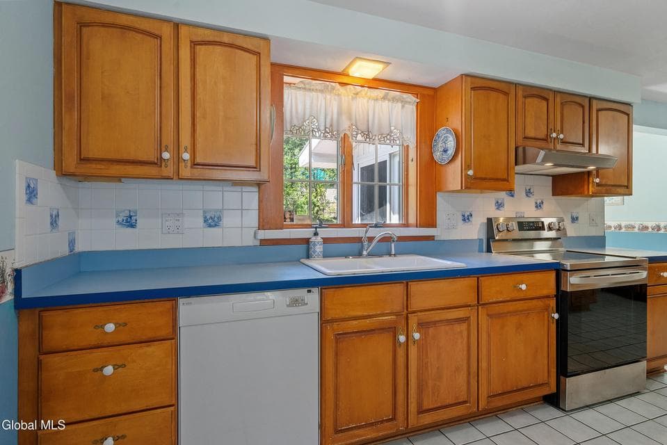 215 Oak Street, Corinth, NY 12822, photo 3