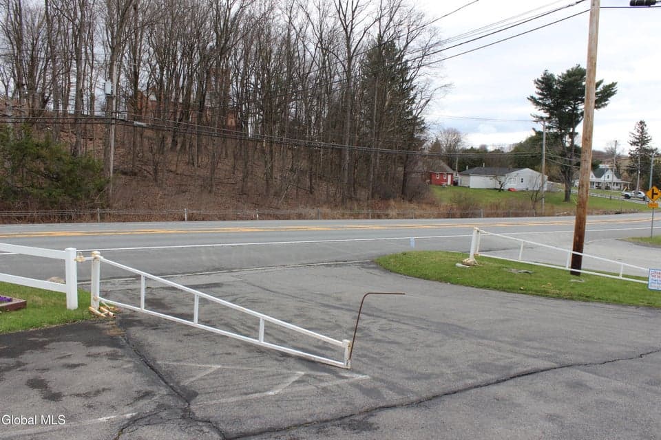 1217 New York 7, Troy, NY 12180, photo 3