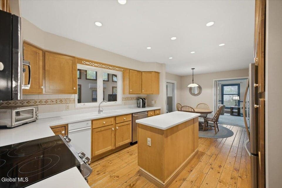 18 Revere Road, Queensbury, NY 12804, photo 5