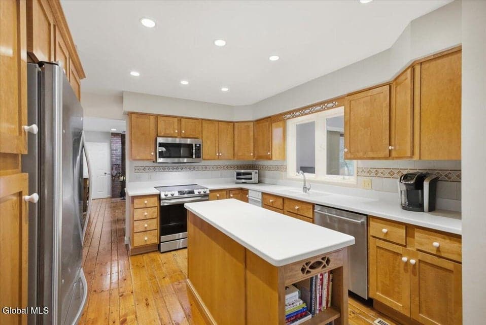 18 Revere Road, Queensbury, NY 12804, photo 3