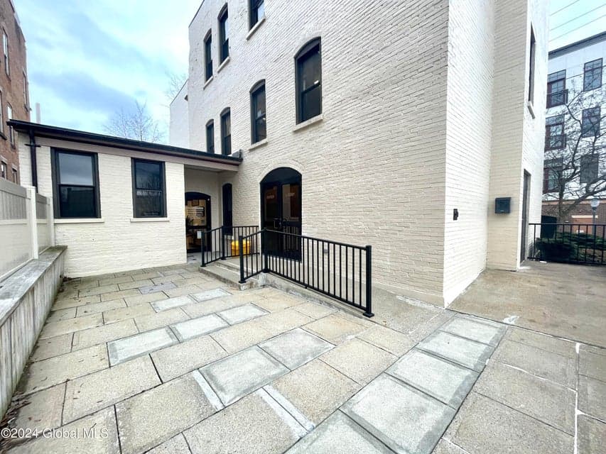 57 Phila Street, 3rd Floor, Saratoga Springs, NY 12866, photo 2
